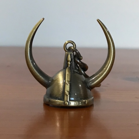 Vintage 3D Viking Horned Helmet Keychain - Picture 8 of 16